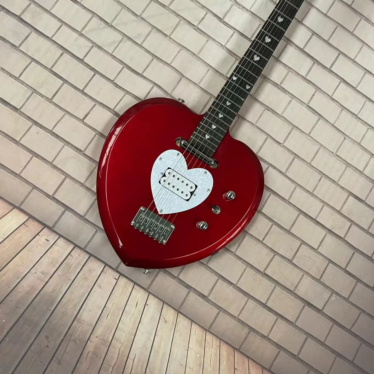 Guitar 6-string heart-shaped electric guitar, metal red body, factory real picture, can be shipped upon order, free home deliver