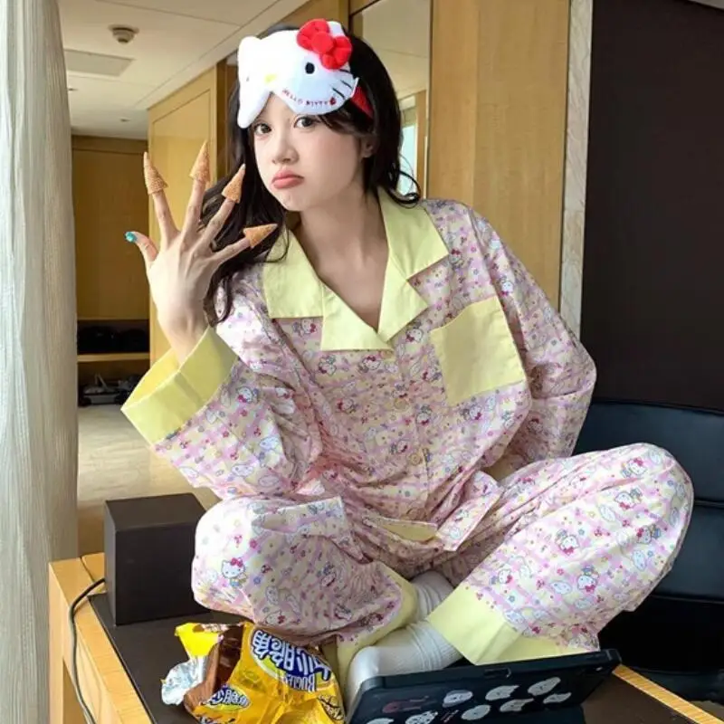 

Женские пижамы в стиле аниме «Hello Kitty», повседневная одежда для подростков, мультяшное изображение, кавайный стиль, теплый дом, подходит для девочек, чтобы носить дома