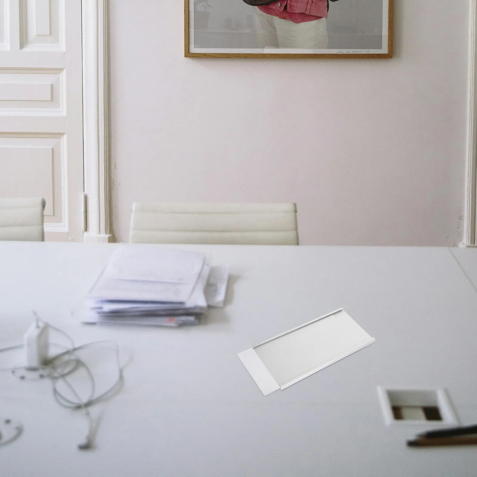 

Прочный подвесной держатель для именных бейджей из акрила и алюминиевого сплава, тонкий дизайн для офисного стола, прозрачная карта для информации о должности