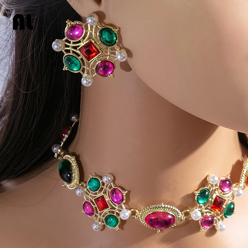 

New Fashion Cross Border Retro Earrings From Europe And America Palace Style Colored Gemstone Geometry Elliptical Necklace Set