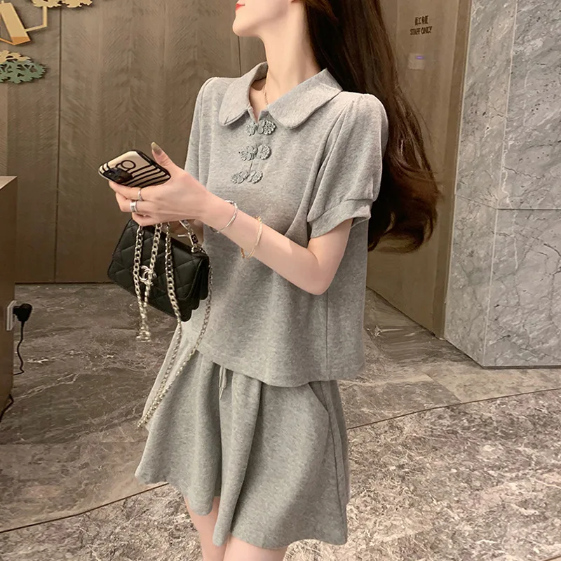 Conjunto de dos piezas de pantalones cortos de manga corta para mujer, traje deportivo informal de calle explosiva para celebridades de Internet, moda pequeña, 2025