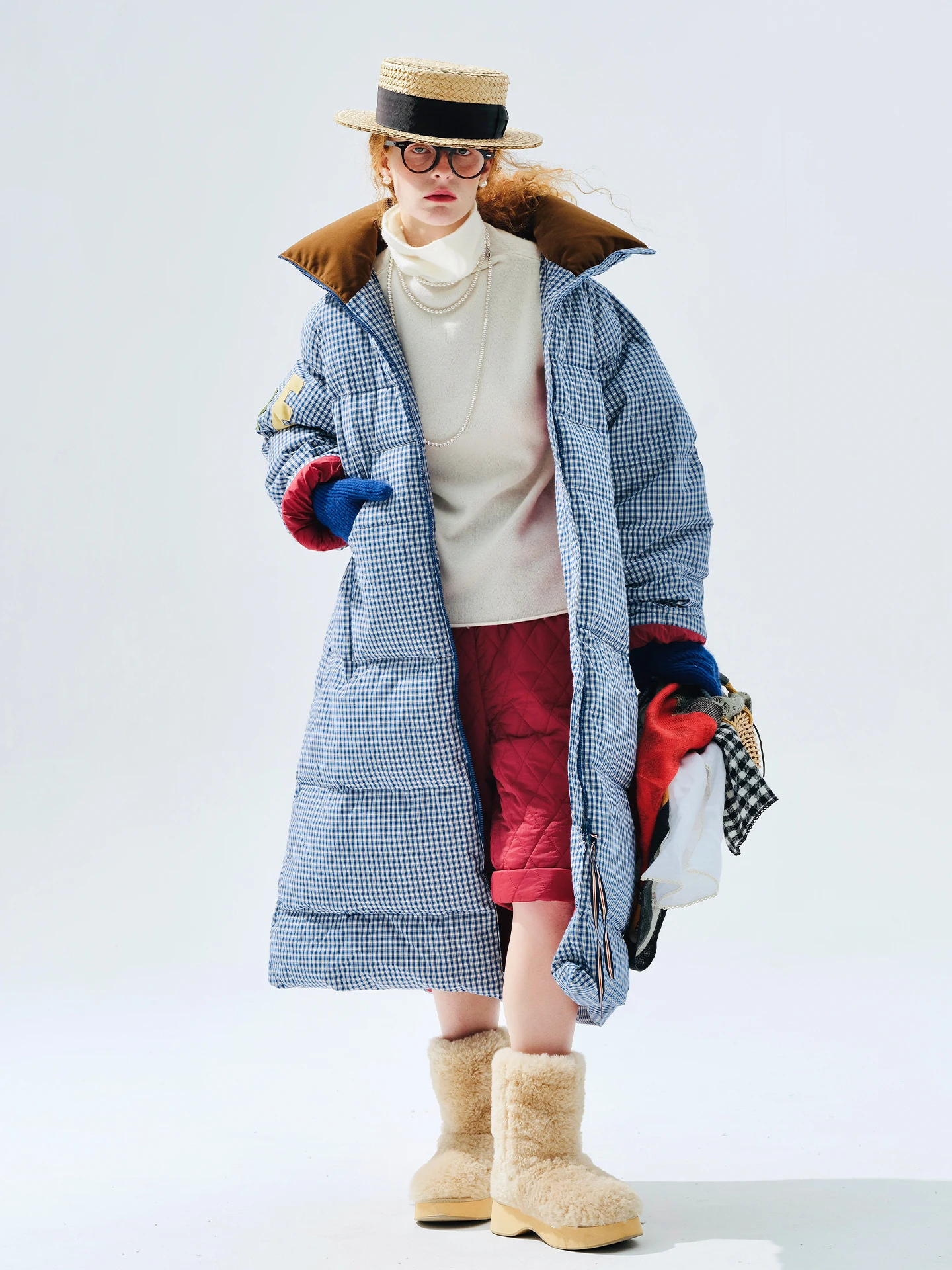 Длинный пуховик в клетку, воротник-стойка контрастного дизайна, зимняя прогулка, модная свободная атмосфера 255257
