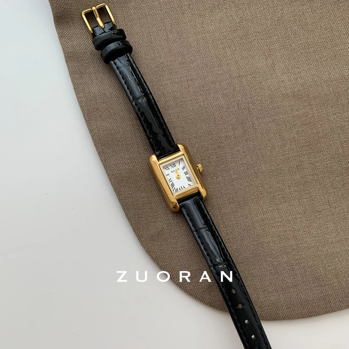 

New high-end selected watch, black and gold small square elegant and simple versatile women's watch, a perfect gift for women.