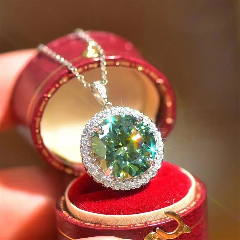 Luxury 18K white Solid Platinum PT950 certifid10 carat green moissanite pendant color diamond clavicle chain crown necklace