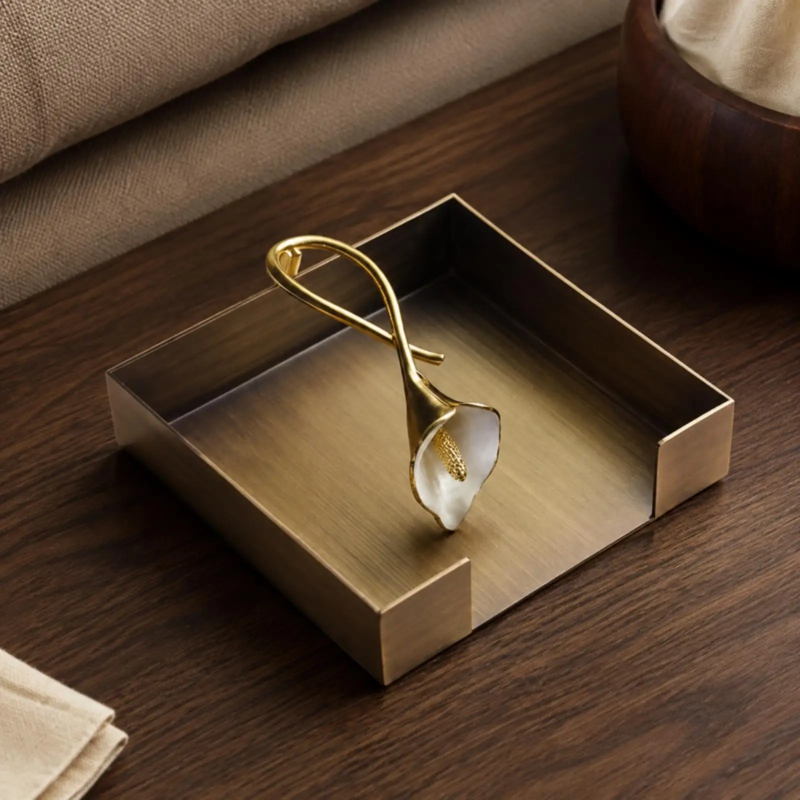 Calla Lily Shaped Metal Napkin Holder for Paper Tissue Storage on Dining Table Countertop Restaurant Service