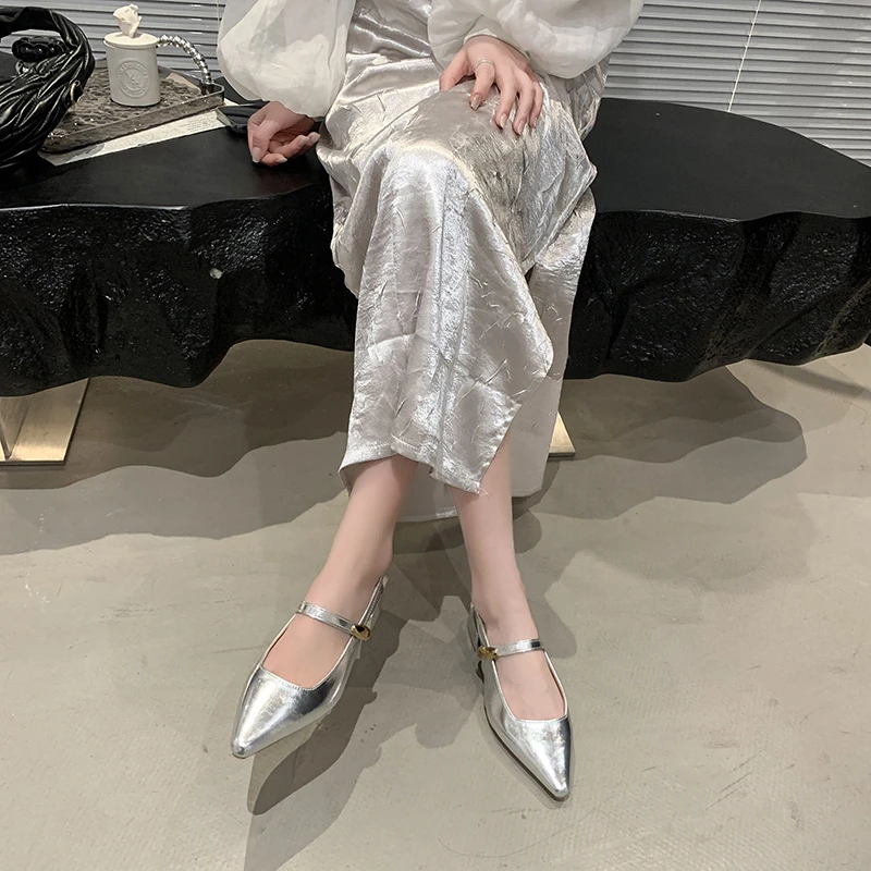 صنادل نسائية صيفية موديل 2025 بكعب عالٍ من الجلد PU صنادل أنيقة بإبزيم مريح للحفلات والولائم مثيرة