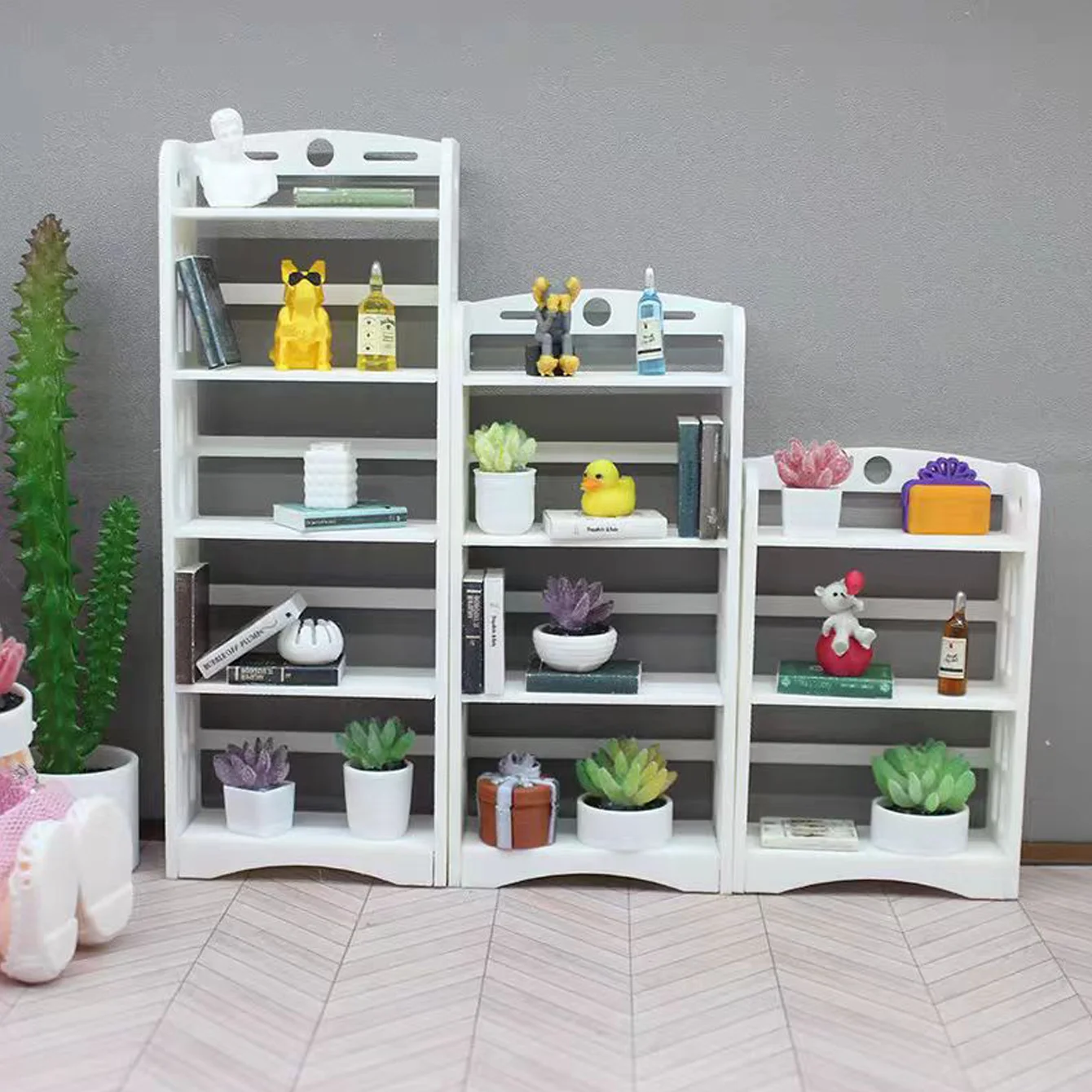 1 Stück Miniatur-Aufbewahrungsregal, unverzichtbar für Puppenhausszenen, ein kleines Regal für Spielzeug-Lebensmittel, ein niedliches Dekorationsobjekt