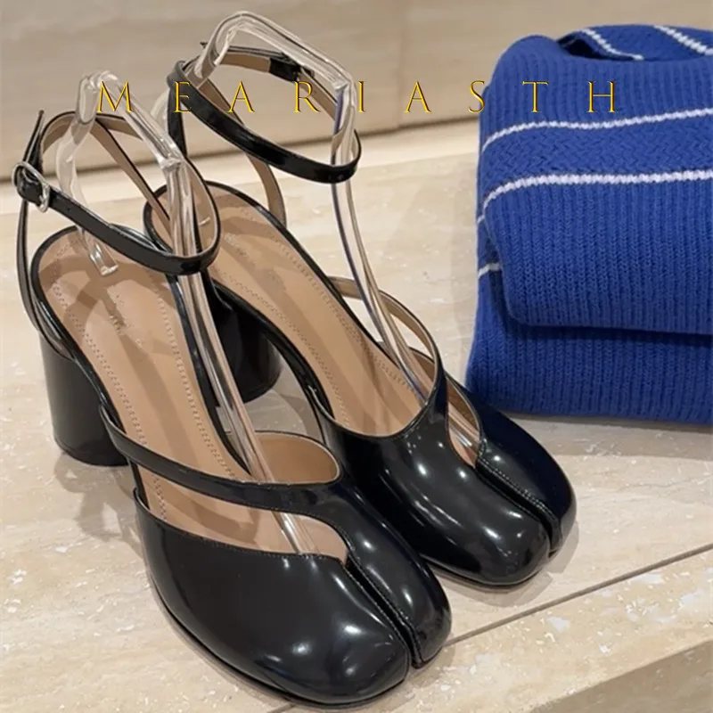 جديد 2025 صنادل نسائية ملفوفة عند الأصابع باللون الأسود بمقدمة مقسمة وكعب سميك وحزام خلفي مقاس كبير أحذية نسائية غير رسمية مقاس كبير أحذية تابي #6