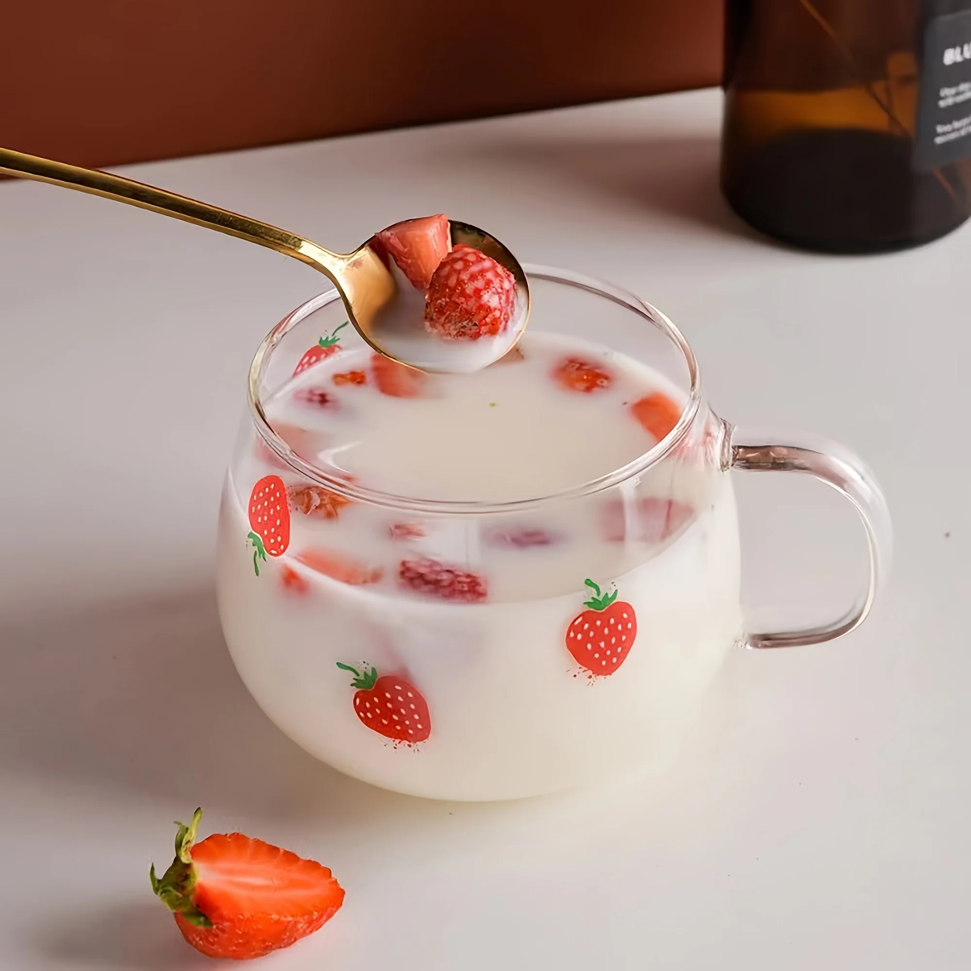 350ml Strawberry Drinking Glassjuice Mug Coffee Cup Clear Mugs With Handle Transparent Glass Oat Milk Cup Summer Drinkware