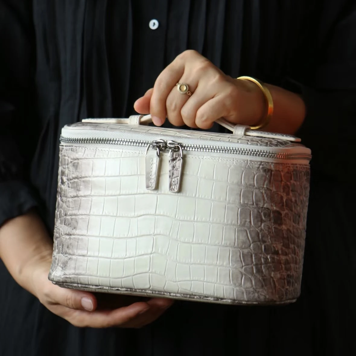 

First layer cowhide crocodile pattern Makeup Bag Large Capacity Women Travel Toiletry Carry Case Classic Organizr Cosmetic pouch