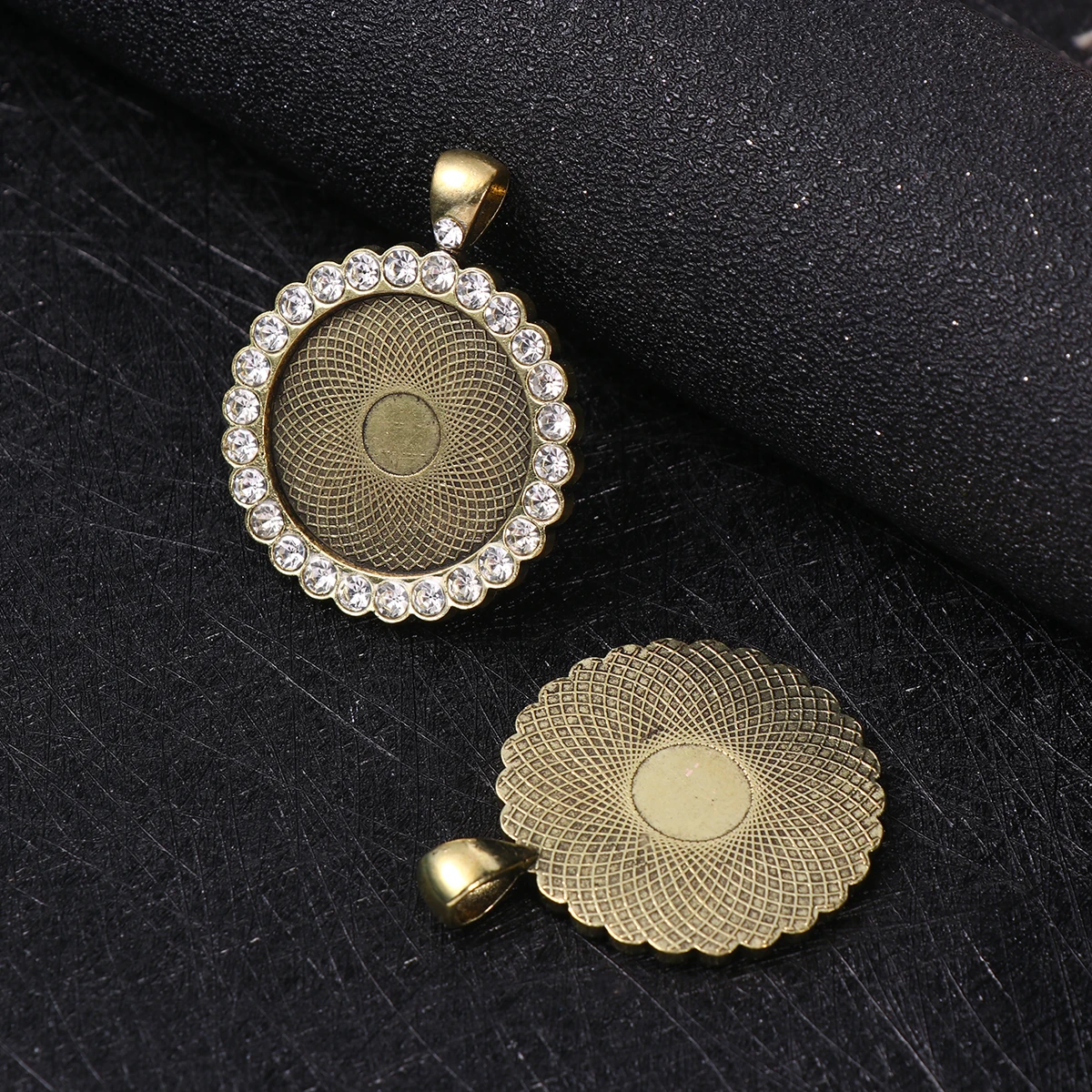 

12 Pcs Round Time Gem Pendant Parts Rhinestone Blank Shining Jewelry Accessories