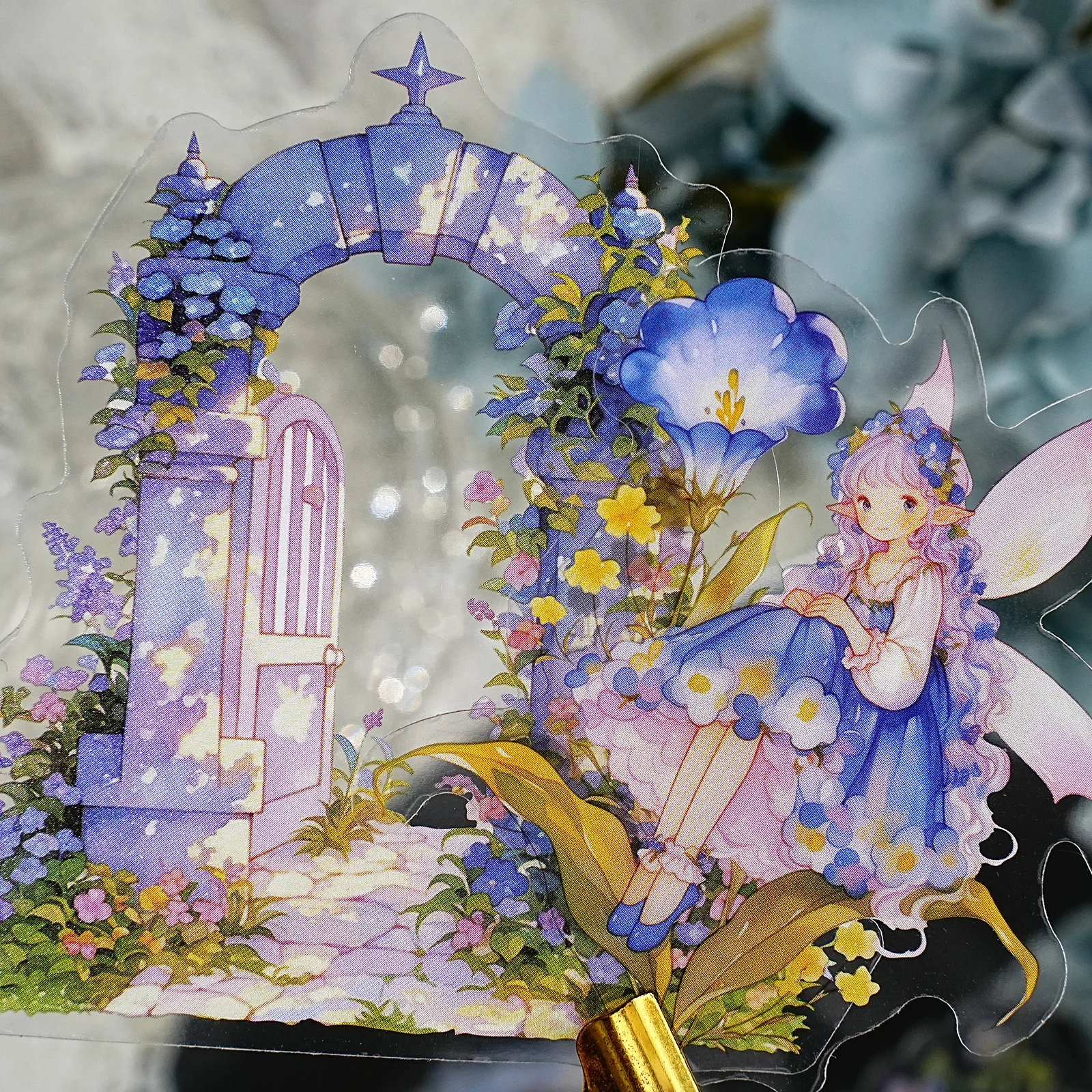 Etori Life Piuma blu Fiore Fata Giardino Elfo Ragazza Modello Confezione di adesivi per animali Regalo fai da te Sacchetto di carta, Forniture per album, Notebook, Adesivi per telefono, Libro di adesivi, Adesivi giocattolo, Artigianato fustellato, Decalcomanie impermeabili