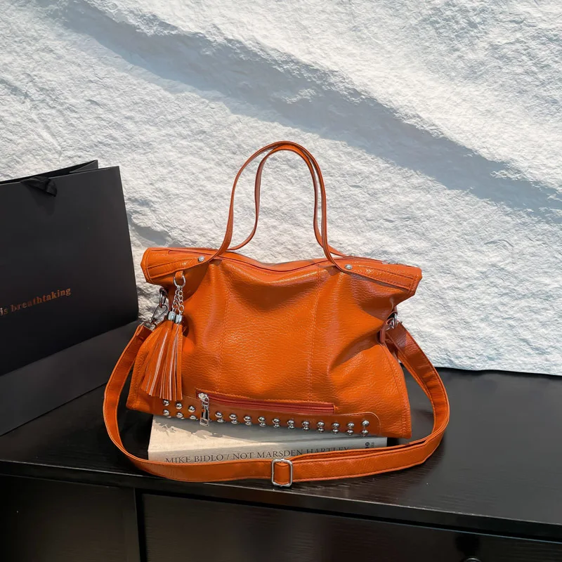 

Women Punk Shoulder Bags Large Capacity Luxury Shoulder Crossbody Bags Motorcycle Rivet Tote Bags Ladies Commuting Handbags