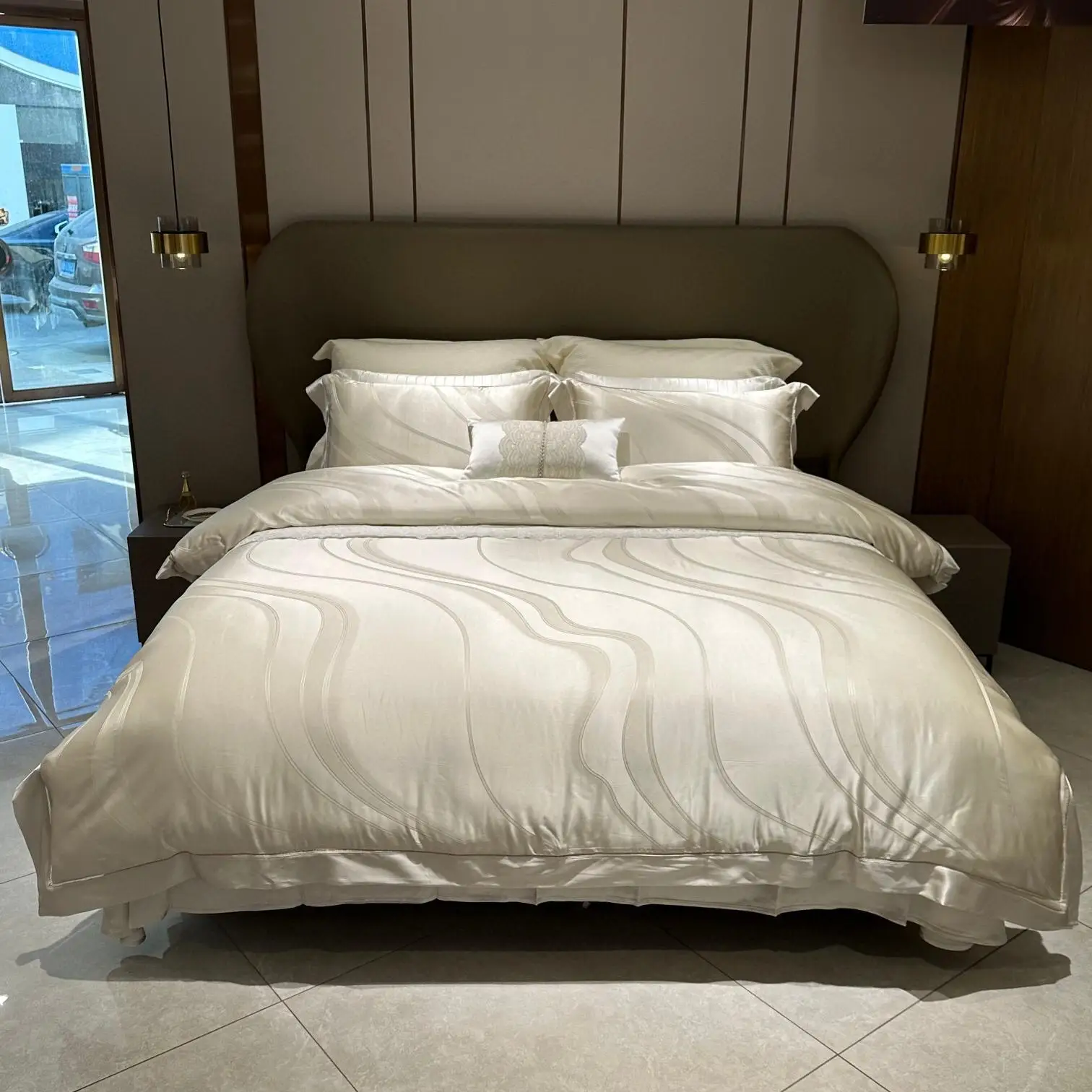 

Hot Selling Gold 19 22 25 mm 6A 100% Mulberry Silk Flat Bed Sheet/fitted Sheet Jacquard Duvet Cover Bedding Set Supplier