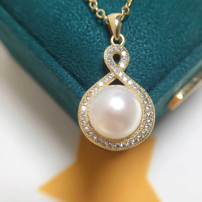 

8-character natural freshwater pearl pendant necklace with 18K gold-plated copper plating A82