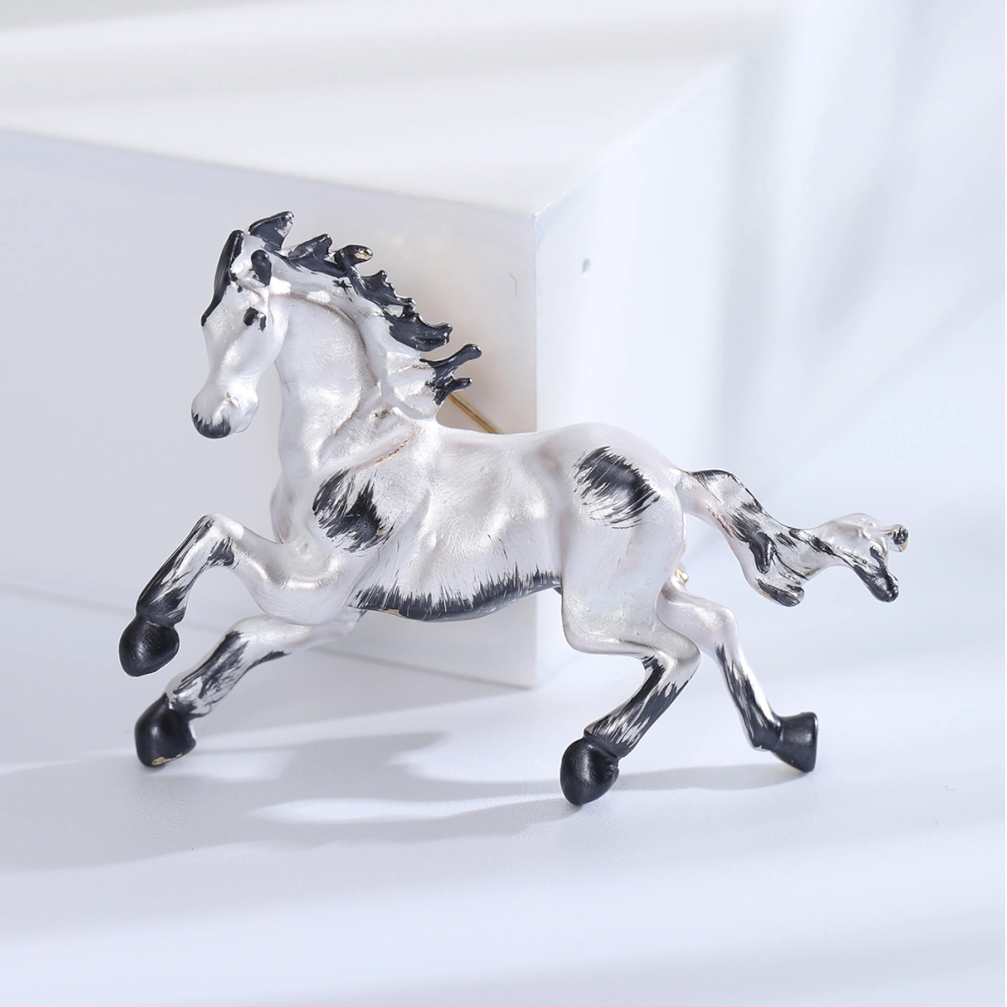 Beaut&Berry Trendy Horse Brooches for Women Unisex Animal Pins Multi-color Optional Casual Party Accessories Gifts