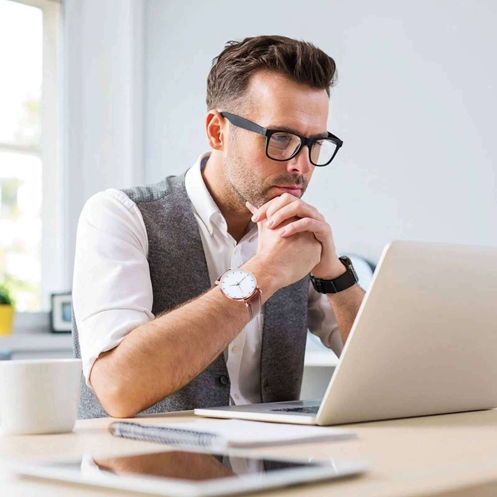 นาฬิกาข้อมือควอตซ์ผู้ชาย สายบาง สไตล์ลำลอง ธุรกิจ สายปรับได้ สวมใส่สบาย ของขวัญสำหรับผู้ชาย