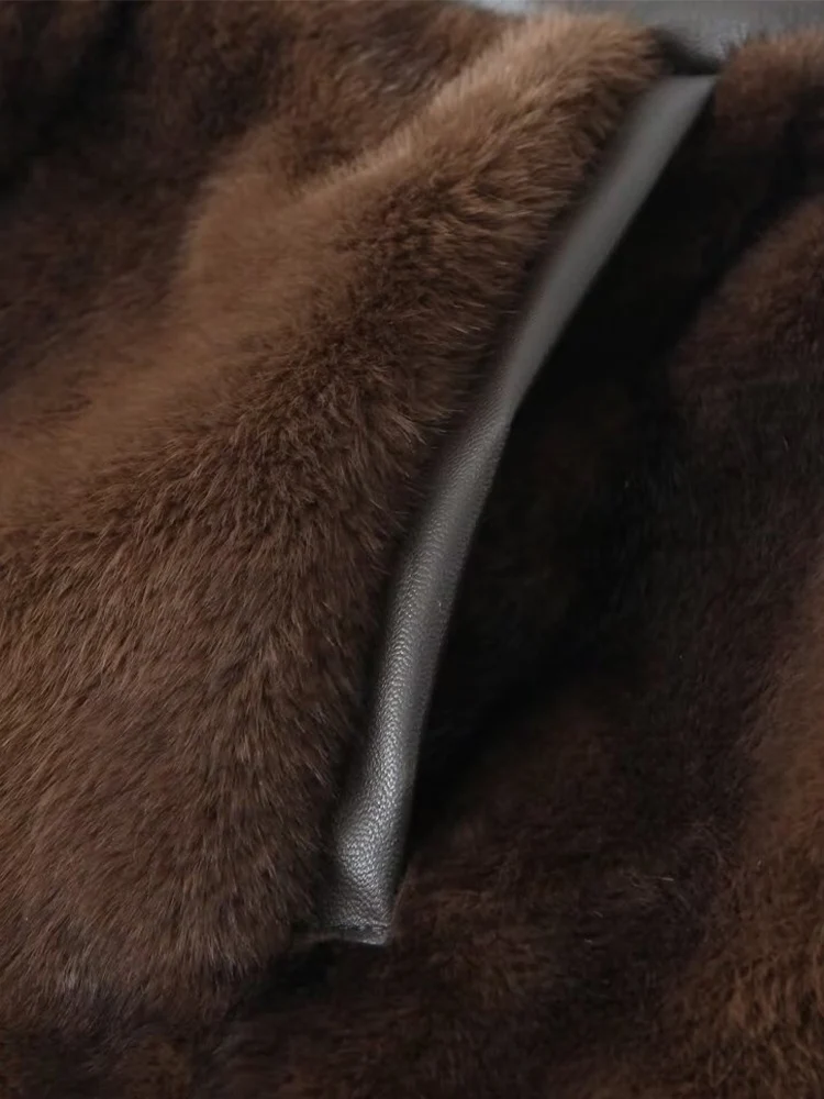 เสื้อผ้าผู้หญิงสไตล์ยุโรปและอเมริกา คอลเลคชั่นฤดูหนาว 2025 กระโปรงสั้นเอวสูงลายขนเฟอร์เทียมสไตล์ฝรั่งเศสย้อนยุค