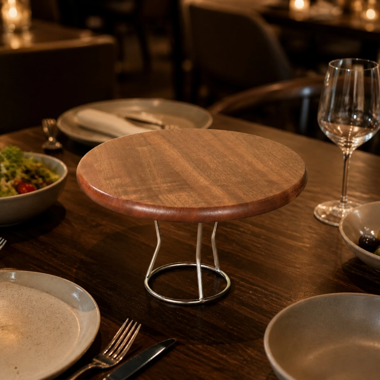Sappelli Wood Pizza Serving Board Restaurant-Style Round Pizza Board with Metal Stand Long-Lasting Moisture Resistant