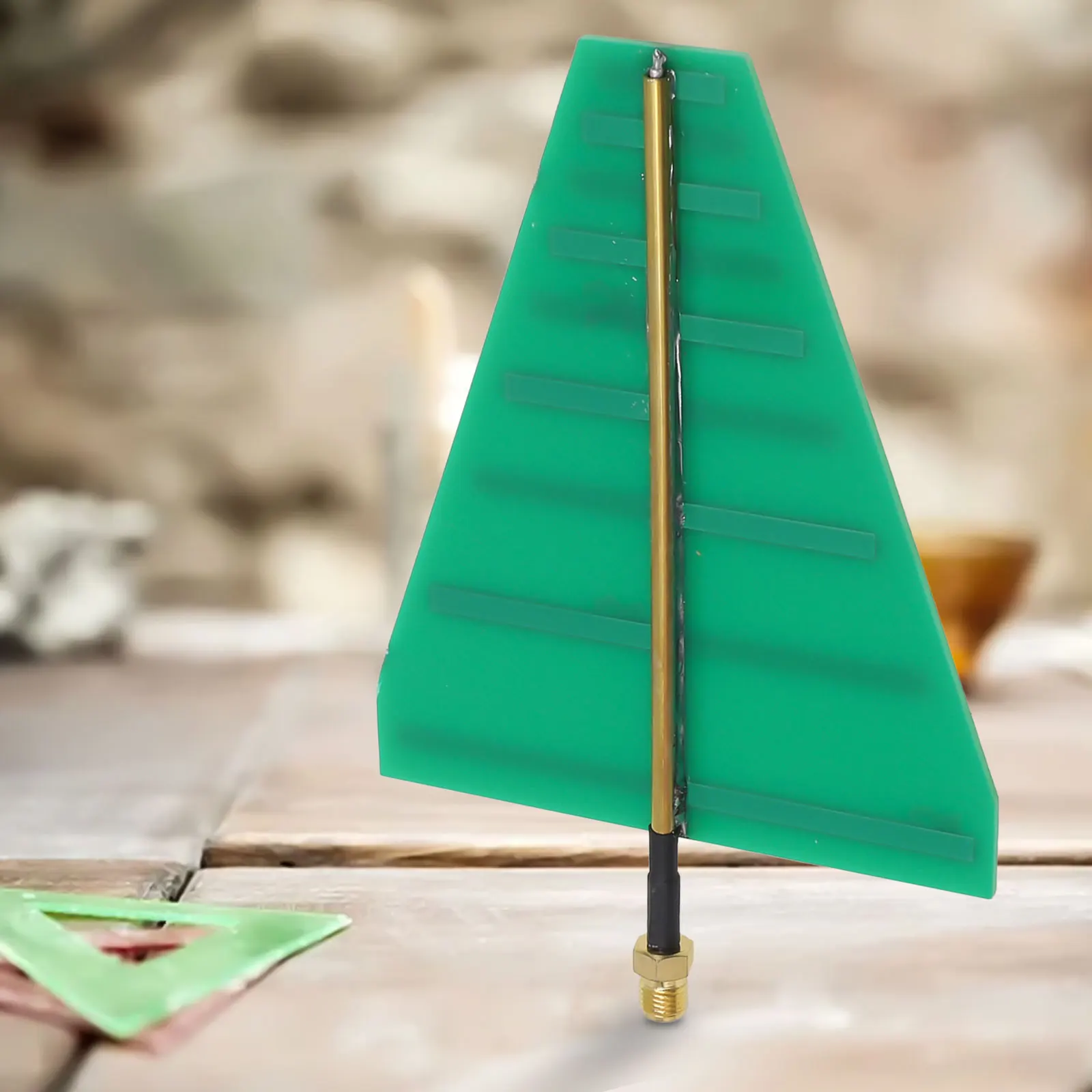 

High Efficiency UWB Log Periodic Antenna Working Frequencies between 1 35 and 9 5GHz with Reliable Performance Characteristics