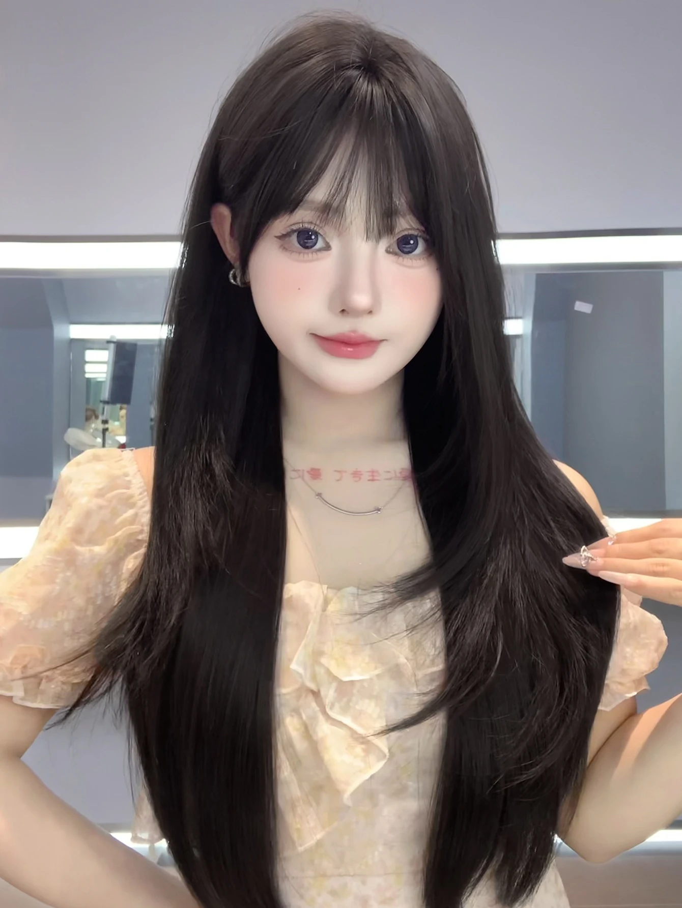 Wig sintetis Lolita gaya cantik hitam 26 inci dengan Wig rambut panjang halus lurus untuk sehari-hari wanita tahan panas