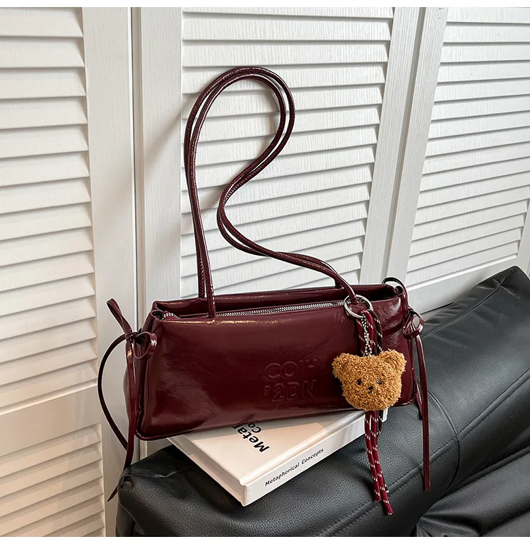 

2025 Luxe Leather Baguette – Spacious & Stylish Shoulder Bag for Women
