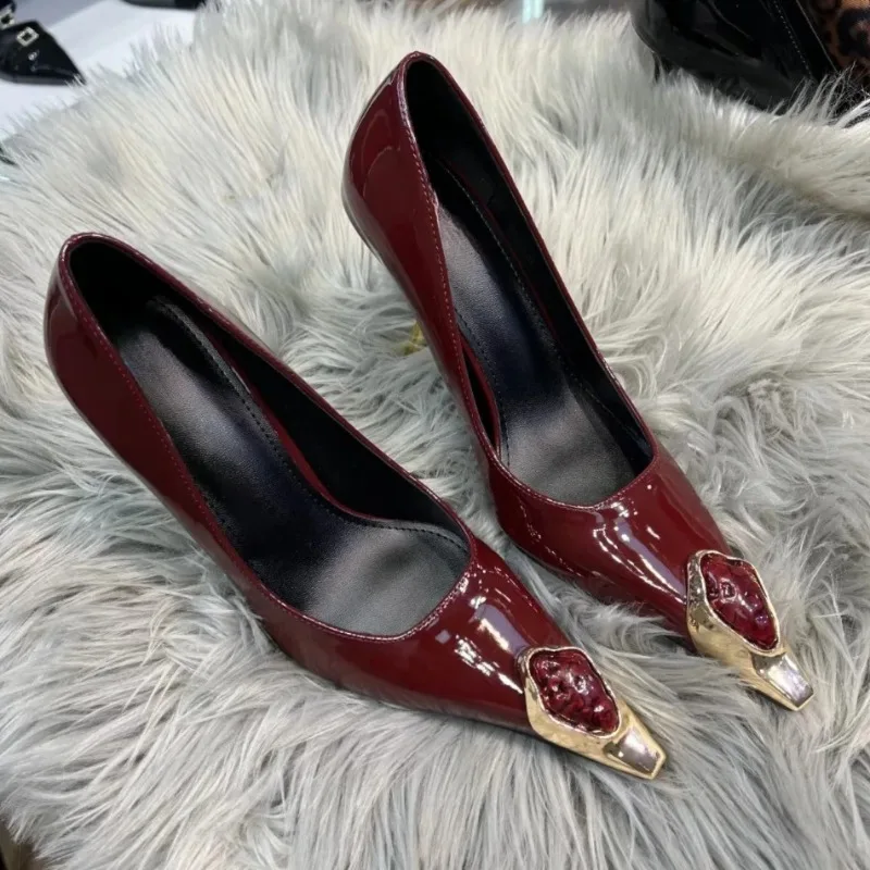 

9CM Women Shoes Retro Luxury Gem High Heels Exquisite Patent Leather Casual Shoes for Woman Fashion Designer Shoes Zapatos Mujer