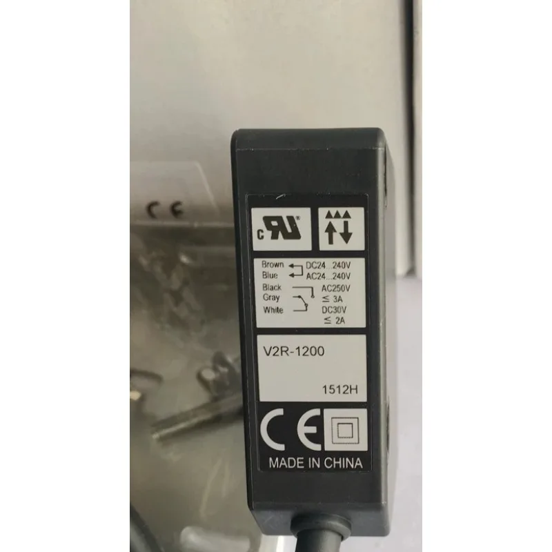 

Японский фотоэлектрический датчик OPTEX V2R-1200 с зеркальным отражением