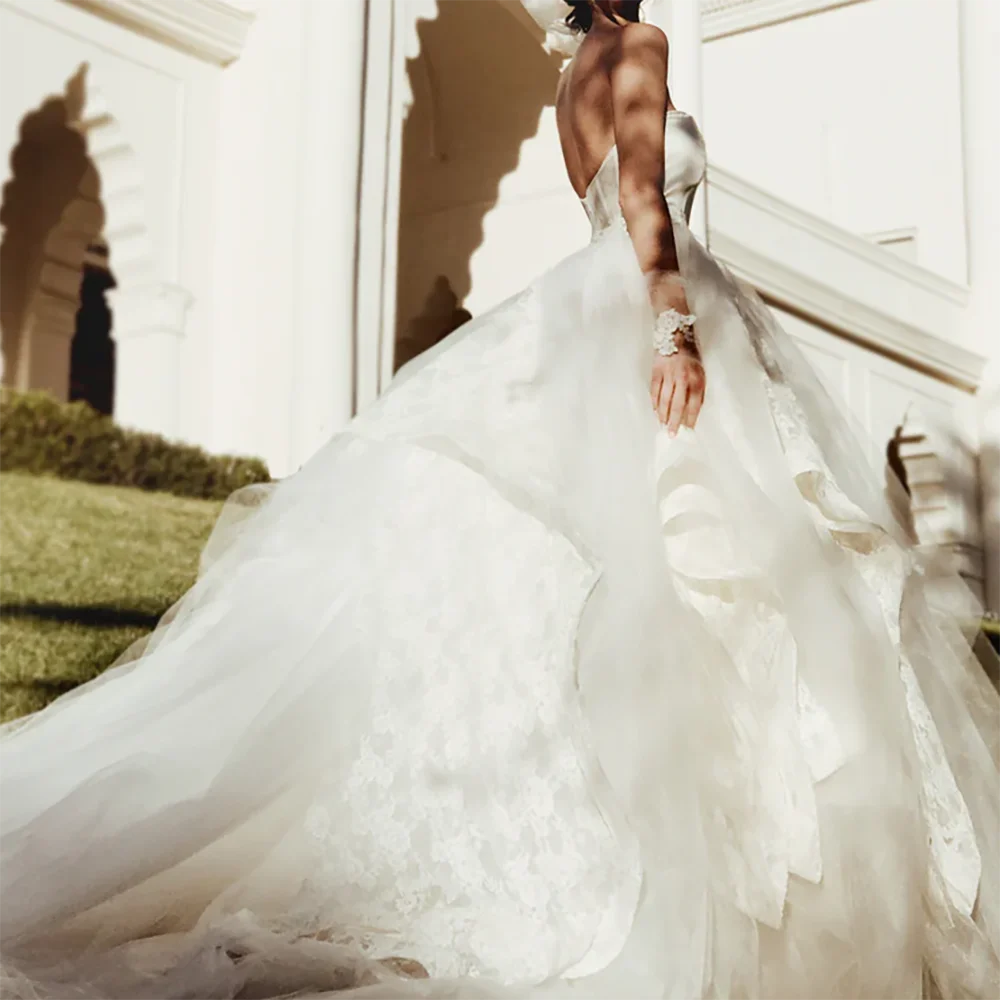 الكلاسيكية حمالة الساتان بلا أكمام الباسك ألف خط فساتين زفاف العروس أثواب الزفاف حسب الطلب