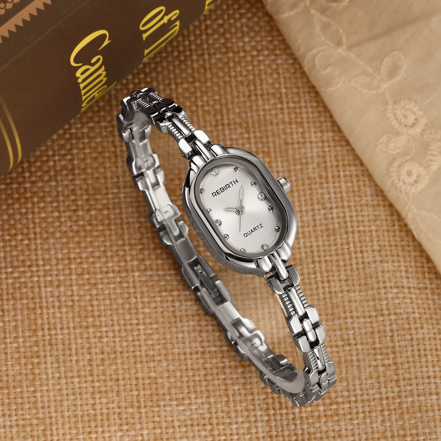 ساعة يد نسائية ذات طراز جديد أنيقة وخفيفة الوزن وأدبية راقية