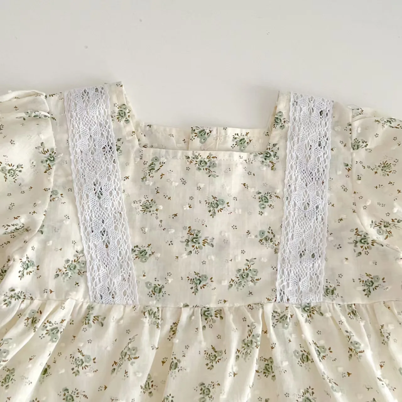 Female Baby Girl's Green Eco-Friendly Stylish Floral Dress for Infants, Suitable for Summer, Korean-Style Dress for Children