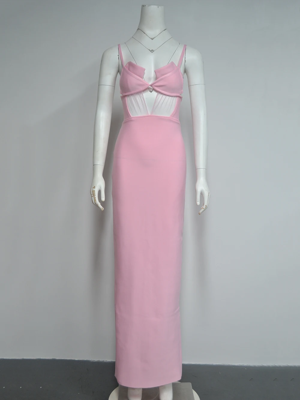 فستان نسائي عصري جديد لعام 2025 بفتحة رقبة شكل v عميقة مثير بحمالات على الورك معانقة بقصة ضيقة بدون أكمام فستان مرقع #4