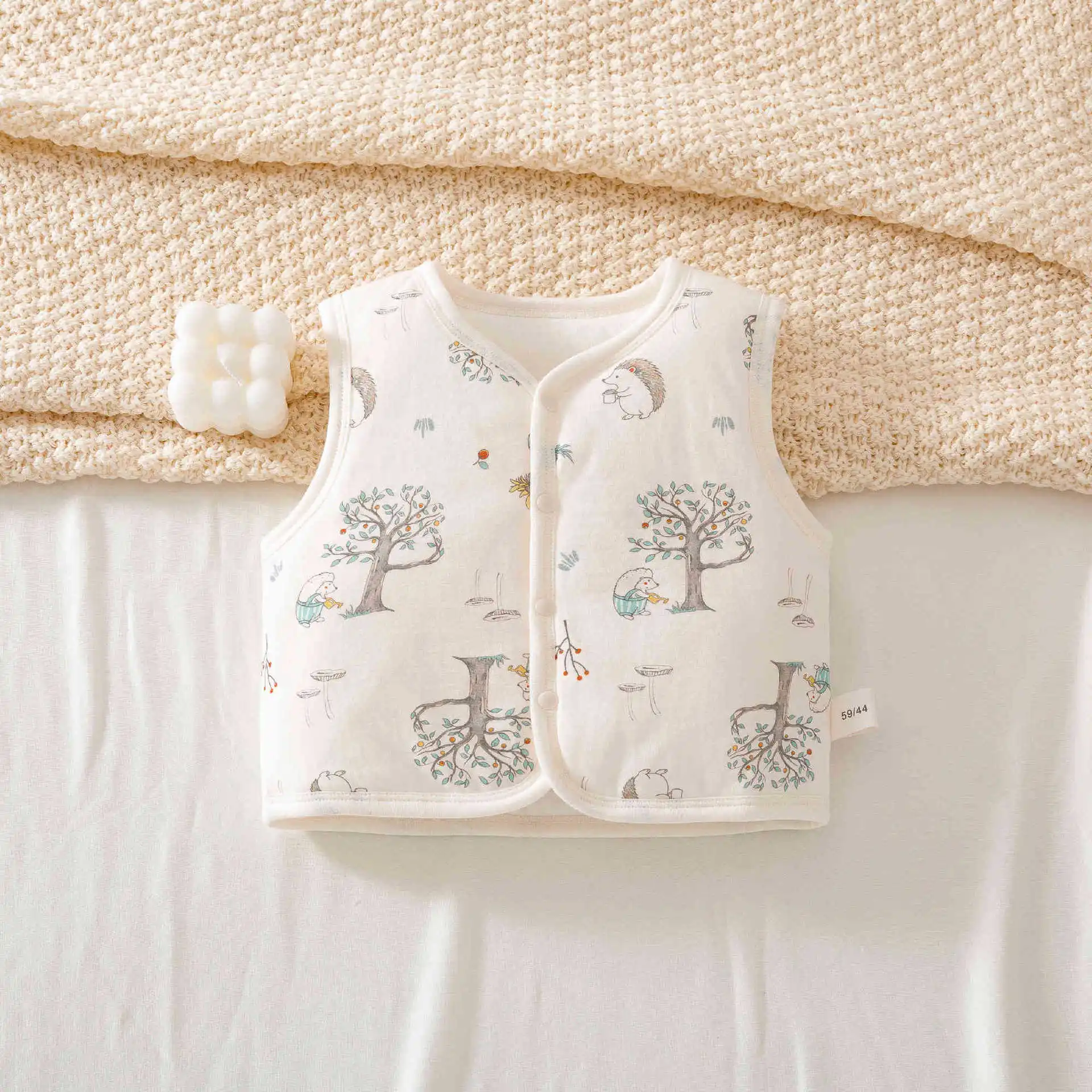 Autumn 0-18 Months Newborn Baby Vest Made of Pure Cotton, Thick and Warm Vest, Cute Cartoon Pattern Baby Sleeveless Top