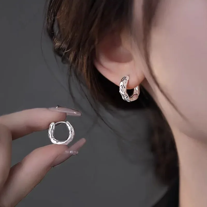 

Серьги-кольца из стерлингового серебра 925 пробы с геометрическим рисунком для женщин, модный дизайн, нерегулярные плиссированные круглые серьги, вечерние свадебные украшения, подарок