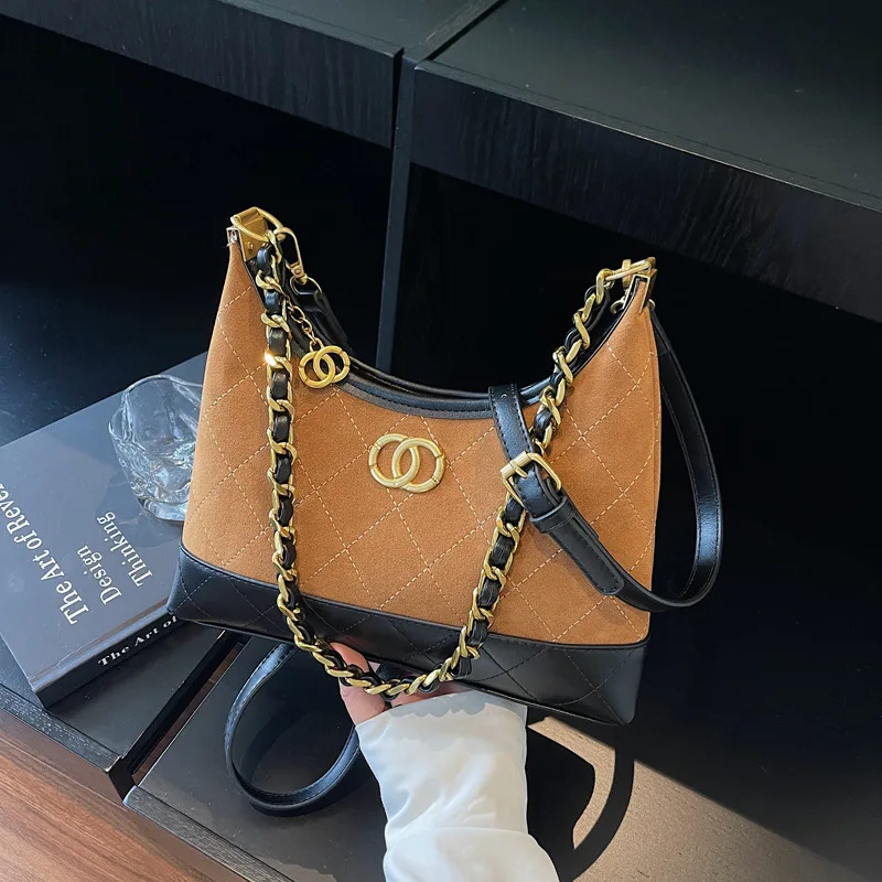 

Vintage Quilted Hobo Bag, Women's Chic Chain Shoulder Purse, Versatile Crossbody Day to Night Tote, Casual Sling Bag