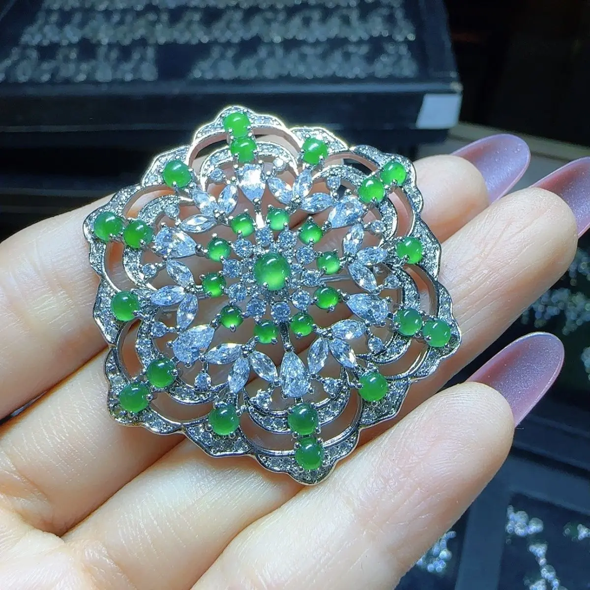 Natural A jadeite ice green egg surface flower brooch pendant dual-purpose (choose one of the best for diversity)