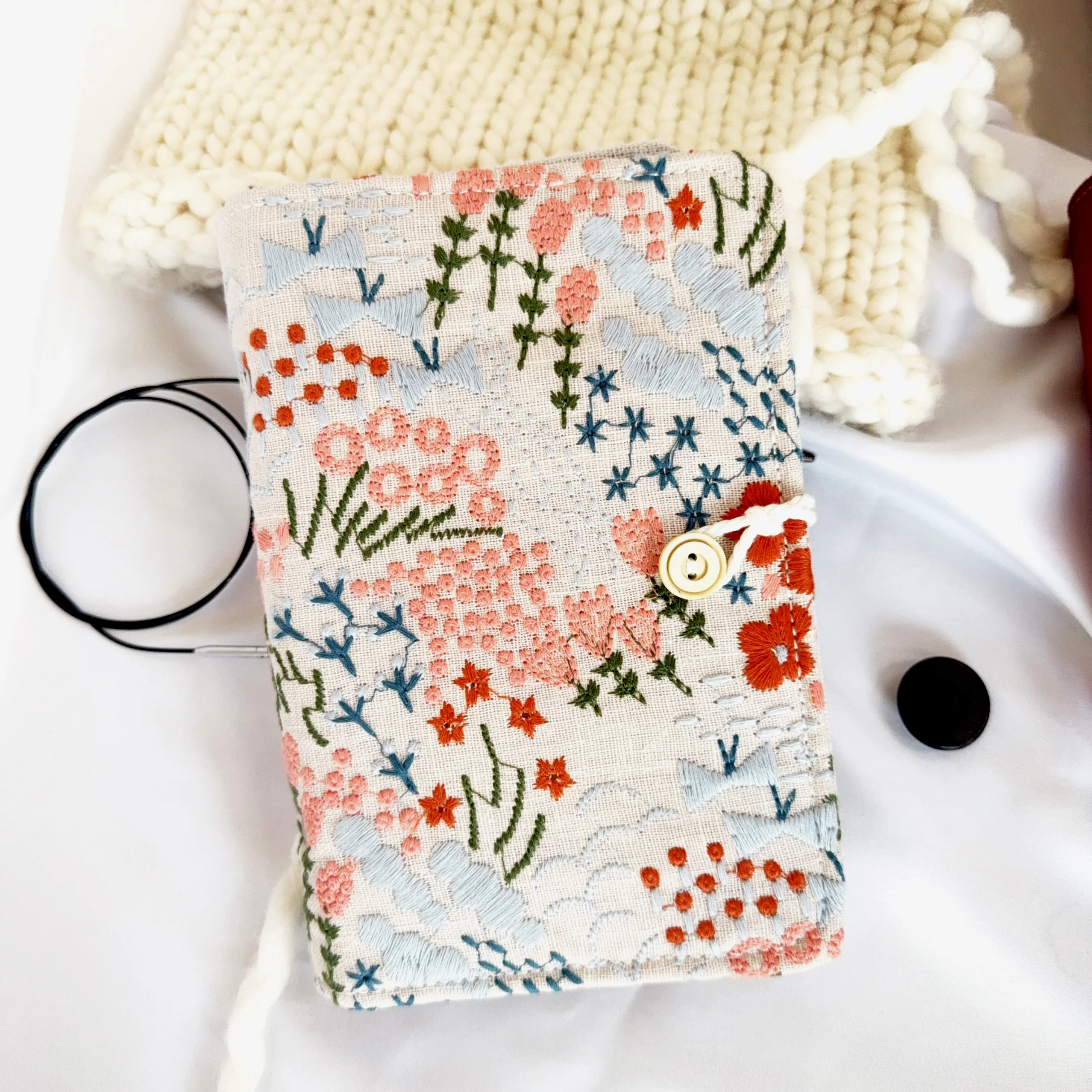 

LOTUS YARNS Embroidery Circular Needles Case