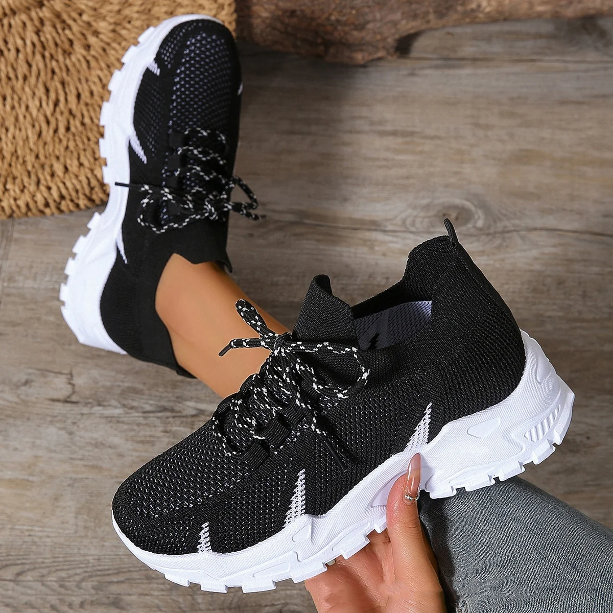 

Женские весенние новые дышащие кроссовки с летающей сеткой, повседневная легкая спортивная обувь на плоской подошве с мягкой подошвой