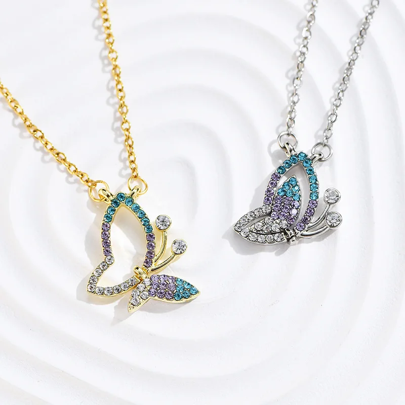 

The titanium steel butterfly pendant collarbone chain and flapping wing feature a simple design