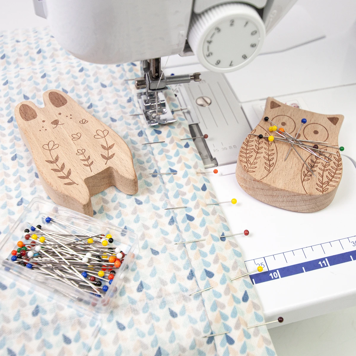 

Animal Needle Sucker / Flower-shaped Beech Wood Needle Sucker Set - DIY Handcraft Sewing Accessories