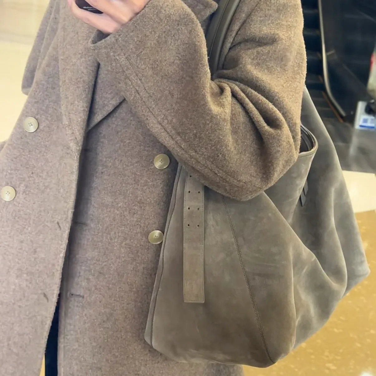 

FIRMRANCH Maillard Large Capacity Adjustable Strap Textured Matte Cowhide Fashion Simple Women's Shoulder Bag Crossbody Purse