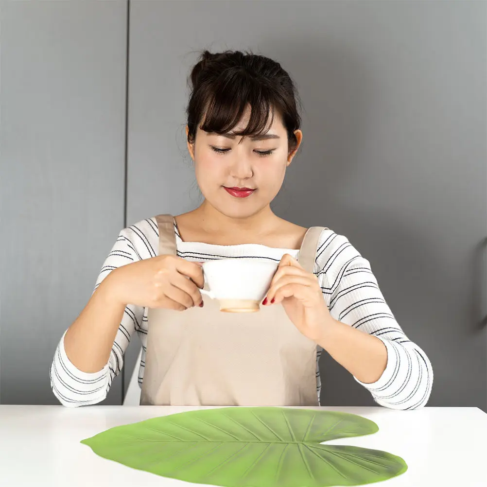 2Pcs Monstera Leaves Placemats Green Tropical Plant Design Sturdy Eva Material for Summer Party Wedding Kitchen Table Decoration