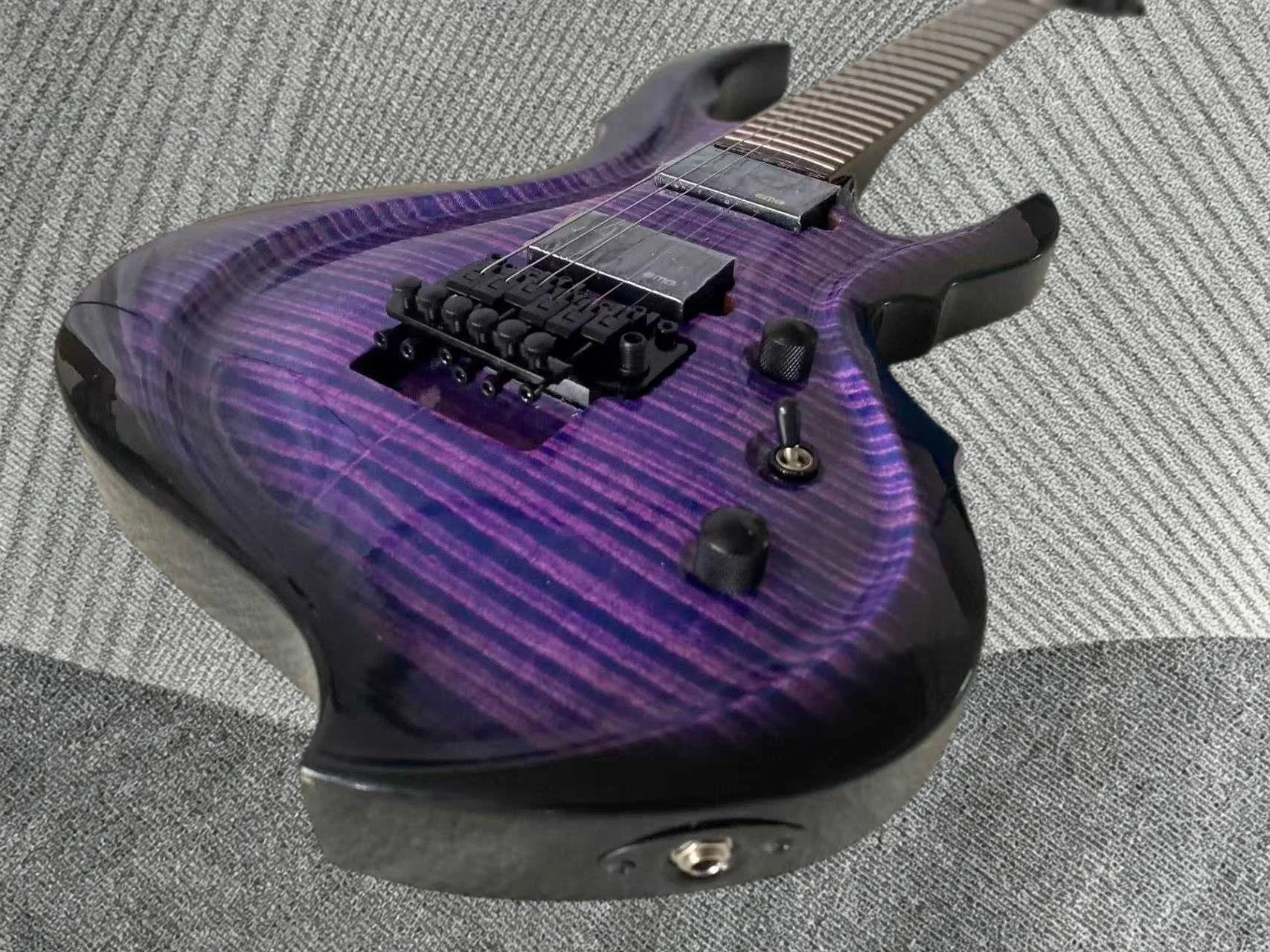 6‑String Irregular Shape Electric Guitar, Purple Flame Maple Veneer, HH Pickups, FR Tremolo Bridge, Black Hardware
