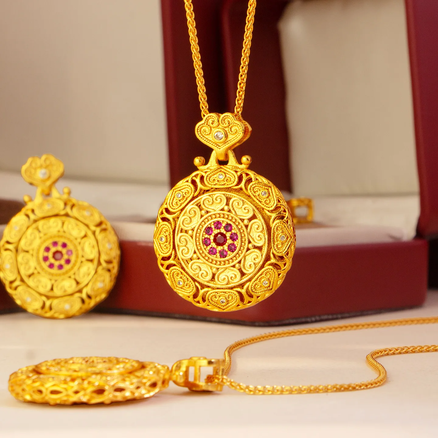 Luxury 24K 9999 Pure Gold real gold Women's gold shop with diamond hollow compass pendant necklace