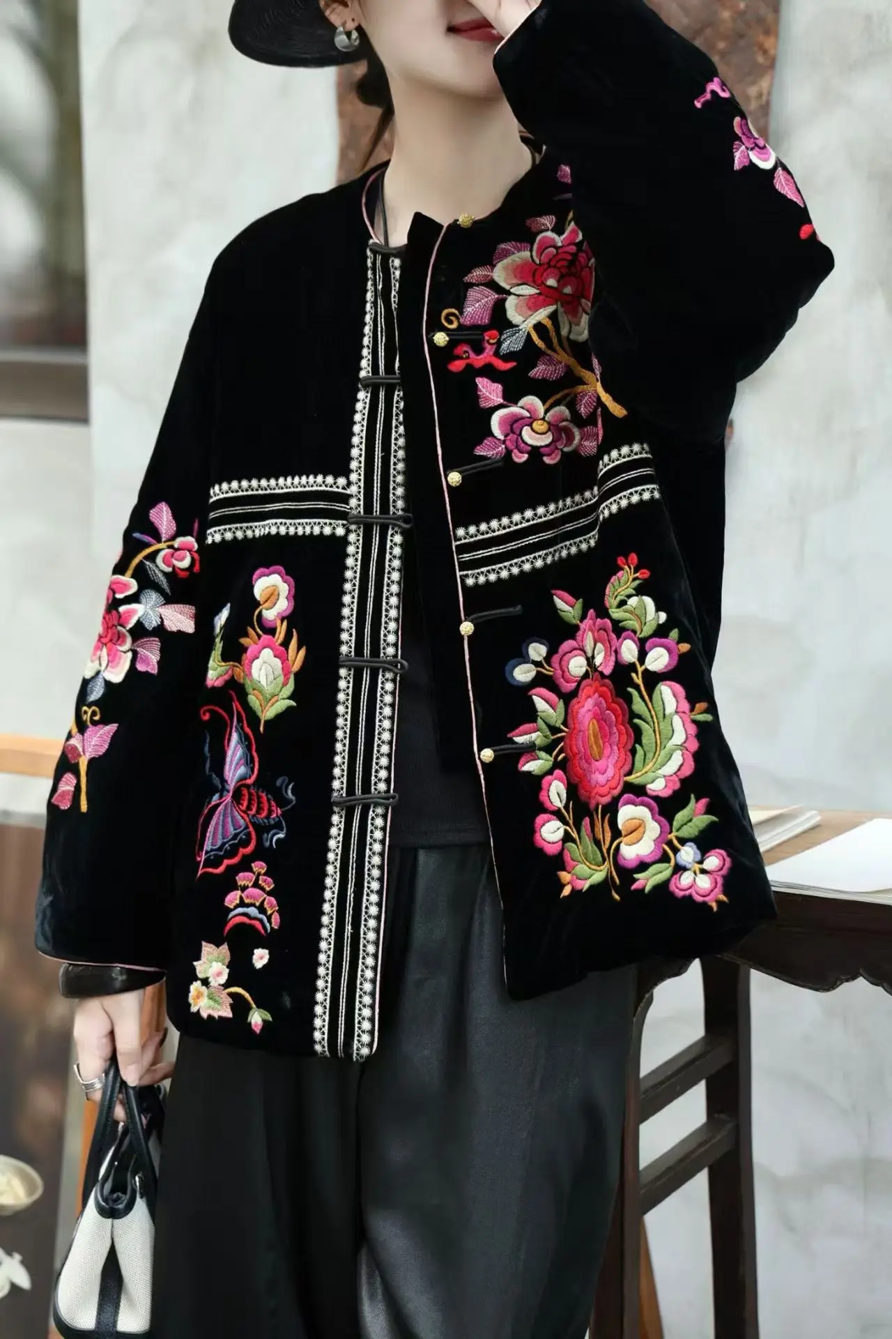 Otoño nuevo cuello redondo seda + tela de terciopelo exquisito Palacio bordado Irregular botones hechos a mano estilo Retro abrigo de mujer S-XL