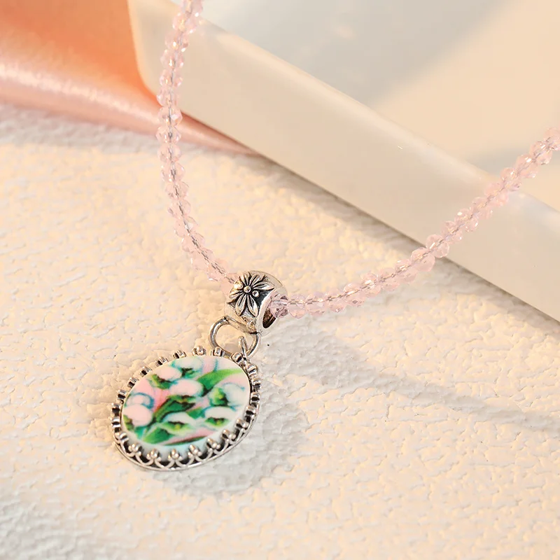 Soft and Fresh Women's Necklace Oval Orchid Pattern Pendant NecklaceExquisite and Elegant Jewelry Accessory