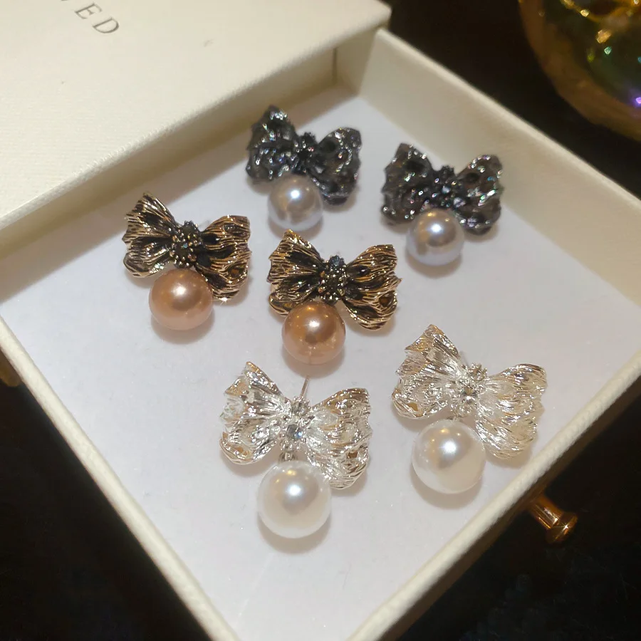 Ruffled bow pearl earrings