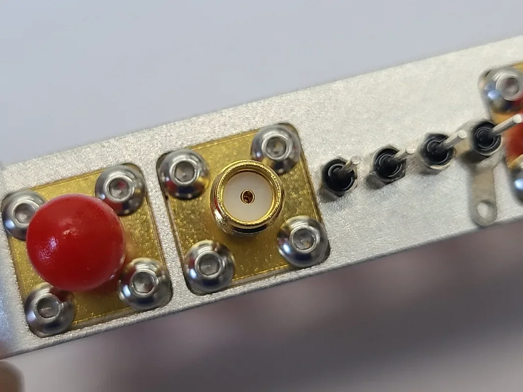 8-way digital switch sp8t radio frequency multiplexer lf~8ghz microwave switch ultra-wideband eight-to-one with indicator light