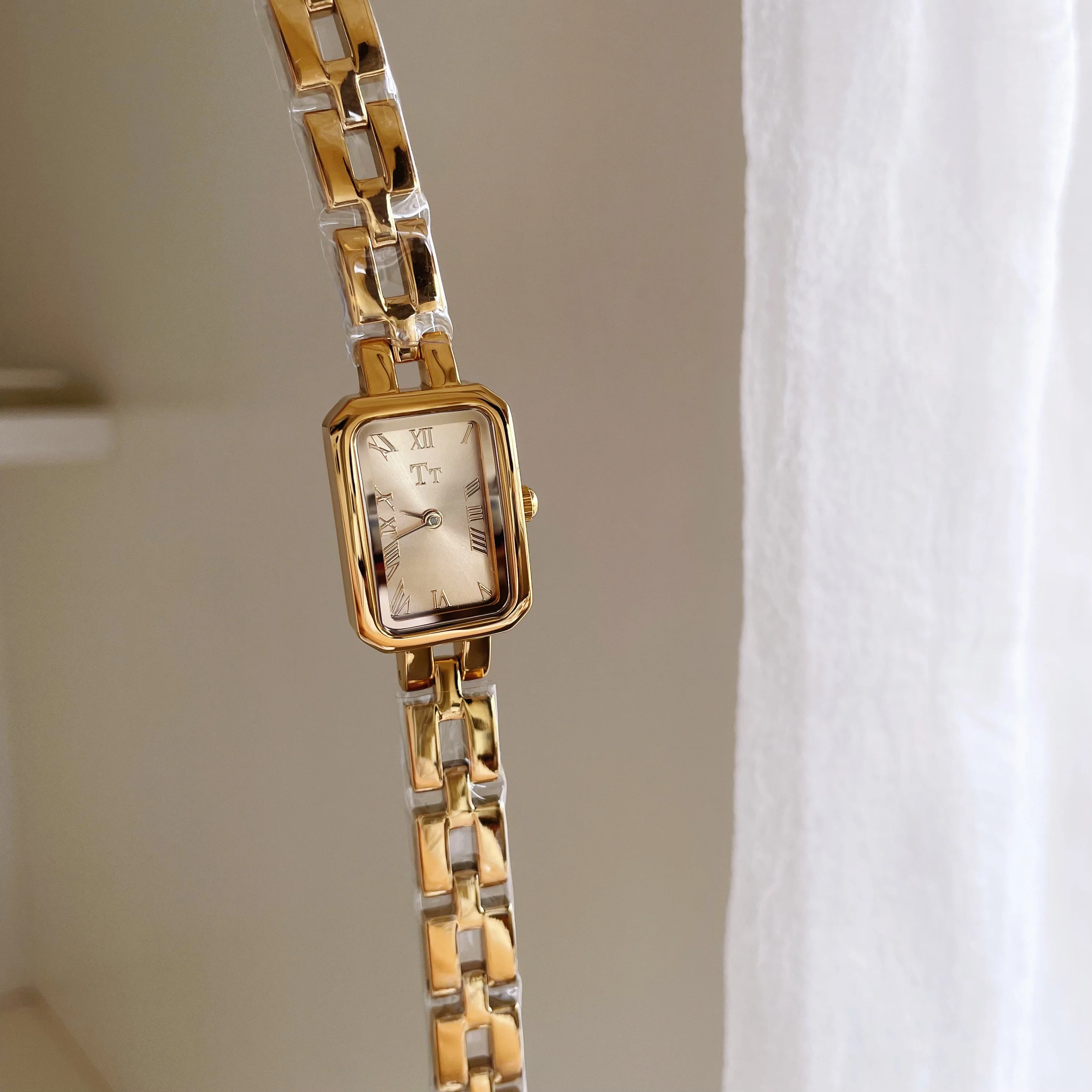 

LuxuryRectangularWomen'SWatch With Openwork Steel StrapStylish QuartzWatchAPerfect Gift For LadiesA HighEnd SelectionOf Watches.