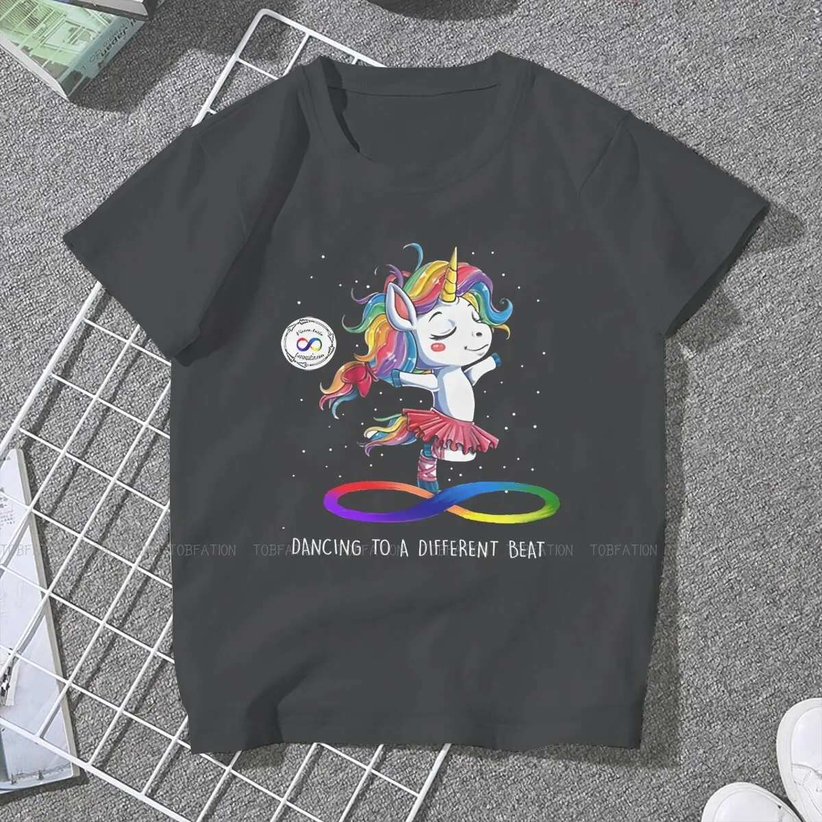 Camiseta casual do unicórnio dançando para a neurodiversidade, streetwear bonito estilo dos desenhos animados, camiseta menina, ideia do presente original, dança